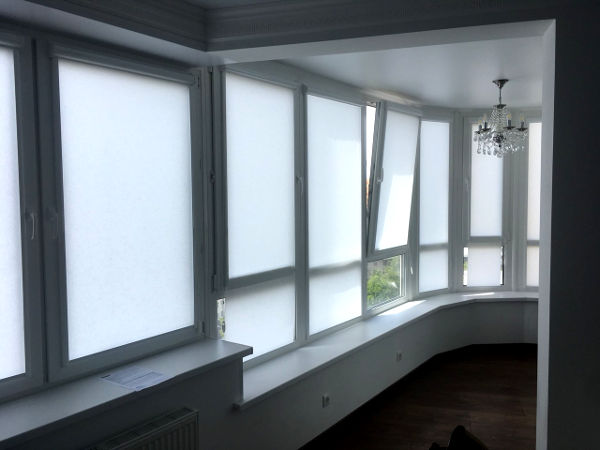 zhalyuzi na balkon i lodzhiyu 2