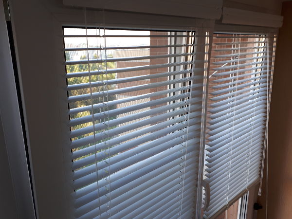 zhalyuzi na balkon i lodzhiyu 3